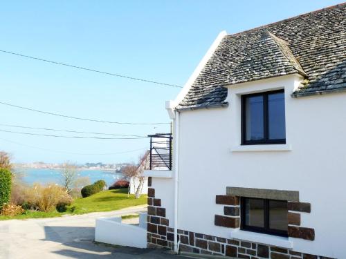 Cottage in Plougasnou near Stunning Beaches
