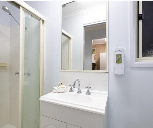 Koupelna v ubytování Yarra Holiday Park