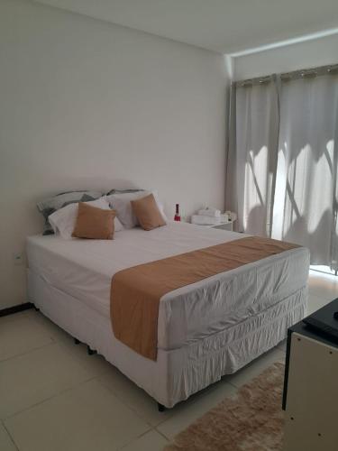 a bedroom with a large bed in a room at Pousada da Sol na Praia do Frances in Praia do Frances