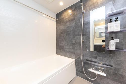 Penthouse, 5 min walk to station, New building, 15 m Meguro River