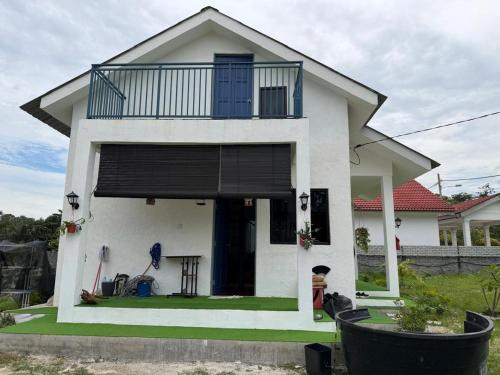 Bygningen som campingpladsen ligger i