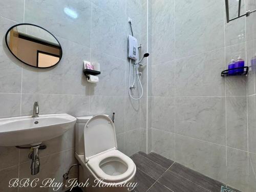 Et badeværelse på BBC Play Ipoh Homestay