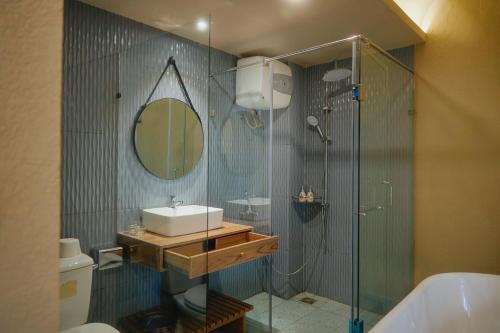 Ένα μπάνιο στο Enjoy Hotel Đà Lạt