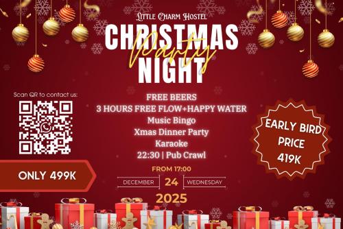 河内Little Charm Hanoi Hostel的圣诞夜派对邀请函模板，带有礼盒和圣诞彩灯