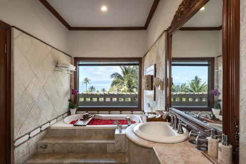 Et badeværelse på Ramayana Candidasa Beach Resort