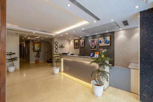 Ο χώρος του λόμπι ή της ρεσεψιόν στο Hotel Mayur - New Delhi City Centre