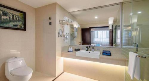 Koupelna v ubytování Aksu Pudong Holiday Hotel