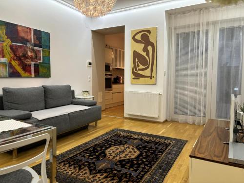 Moderne Stadtwohnung mit Balkon