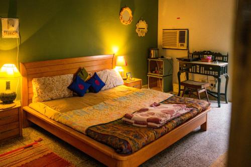 Giường trong phòng chung tại Green Bramda