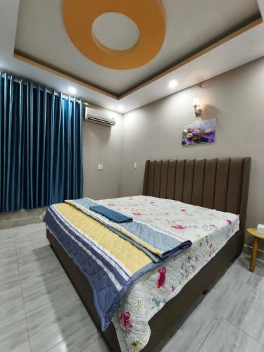 En eller flere senge i et værelse på Homestay Phuc An A5-57