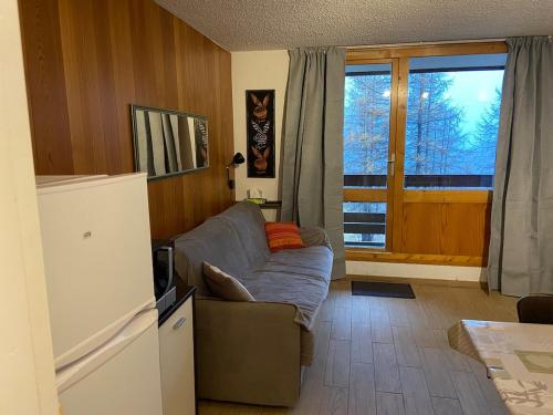 Et opholdsområde på Charmant studio vue sur les montagnes 25 m2 4 lits