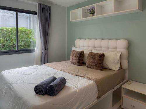 Giường trong phòng chung tại Condo for rent chalong rawai 106