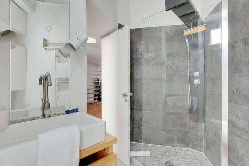 Spacious apartment 2BR 4P – République