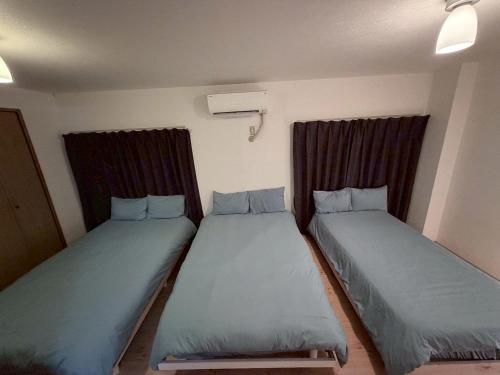 Wide bright room with 3beds