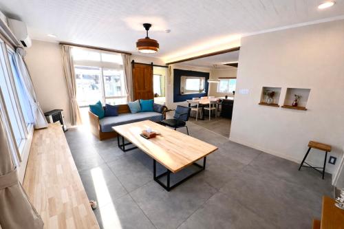a living room with a couch and a table at ベースクラウン プライベート温泉付き ペット可 in Shiraoi
