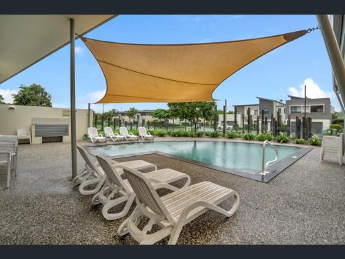 Swimmingpoolen hos eller tæt på Ash's Place