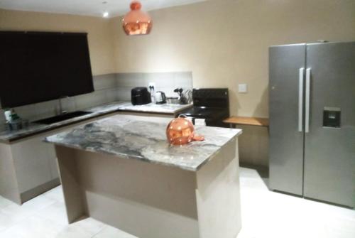 Køkken eller tekøkken på Infinity Guesthouse