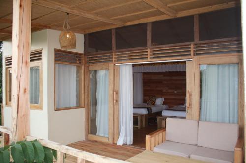 Χώρος καθιστικού στο Chimpnest Safari Lodge