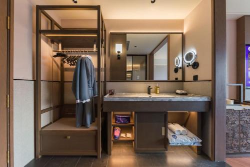 a bathroom with a sink and a large mirror at Manxin Hotel, Jingshi Road, Zhangqiu District, Jinan 
