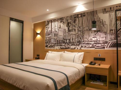 Postel nebo postele na pokoji v ubytování City Comfort Inn Wuhan Jianghan Road Xunlimen Metro Station