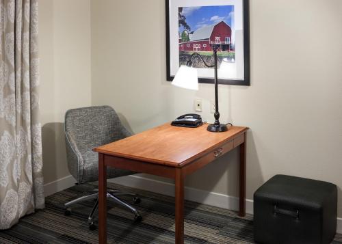 Hampton Inn & Suites Davenport photo 32