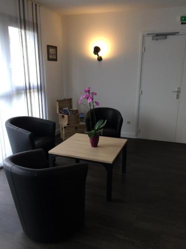 Gambar di galeri bagi Hotel Castel di Neuves-Maisons