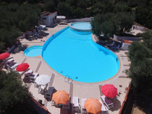 an overhead view of a large swimming pool with umbrellas at Zagare Residence in Rodi Garganico