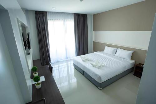 Ένα ή περισσότερα κρεβάτια σε δωμάτιο στο S-Tawan Hotel & Convention
