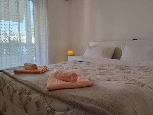 Postel nebo postele na pokoji v ubytování Comfortable Thermi apartment near SKG Airport