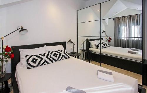 1 Bedroom Lovely Apartment In Supetar