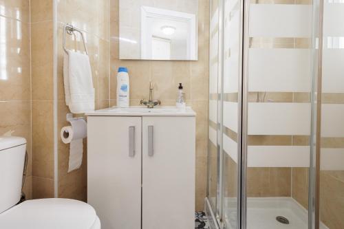 Et badeværelse på Sevilla Center Premium Parking Free