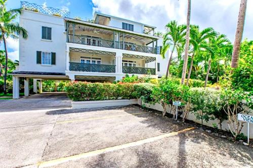 Vườn quanh Tradewinds - by ZenBreak