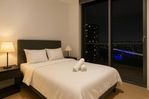 En eller flere senge i et værelse på Sky Harbour Outlook – Level 29