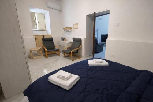 Authentic Naples Home, 10 Min Walk to Historic Center & Waterfront