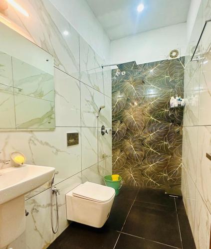 a bathroom with a shower and a toilet and a sink at Zonooro Homestay Vythiri in Vythiri