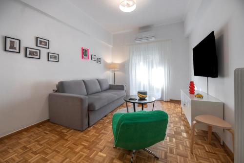 Colorful Koukaki Apartment Near the Acropolis