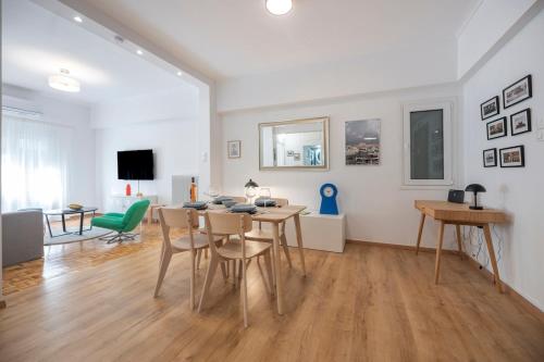 Colorful Koukaki Apartment Near the Acropolis