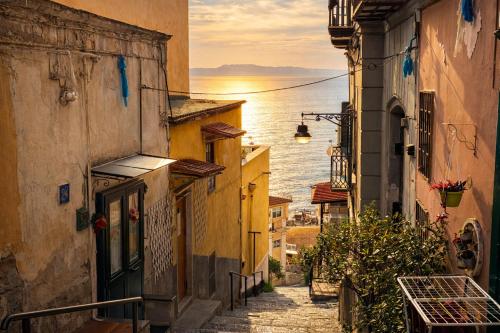 Authentic Naples Home, 10 Min Walk to Historic Center & Waterfront