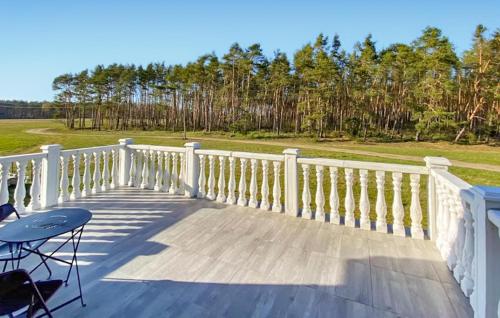 5 Bedroom Cozy Home In Nowe Warpno