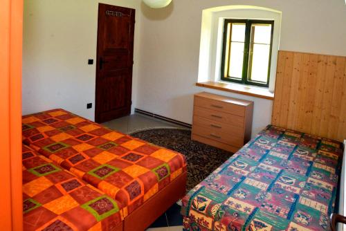 Una cama o camas en una habitación de Ubytování Chalupa