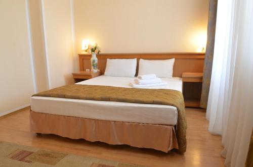 En eller flere senger på et rom på Altyn Dala Hotel