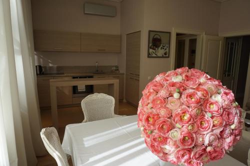 a large pink bouquet of roses sitting on a table at Wooden Villa APARTMENTS in Jūrmala
