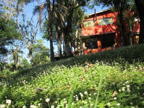 Taman di luar El Soberbio Lodge