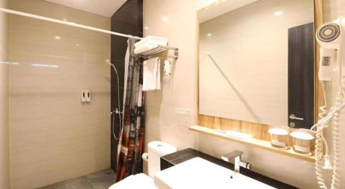 Koupelna v ubytování Fitra Hotel Majalengka