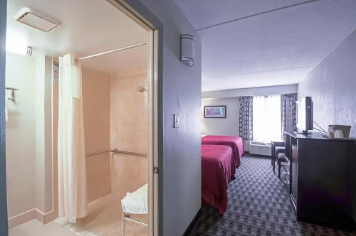 Zona d'estar a Quality Inn near Potomac Mills