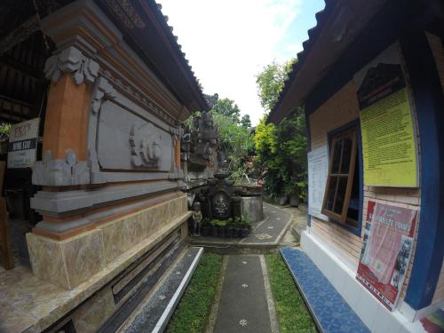 an outside view of a building with a courtyard at Eka's Homestay in Ubud