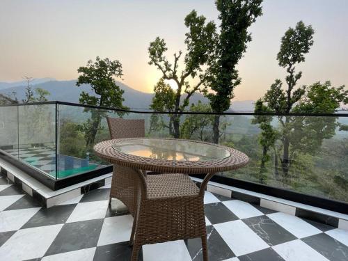 Cảnh núi rừng hoặc tầm nhìn ra núi từ biệt thự