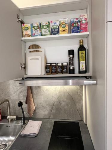 Küche/Küchenzeile in der Unterkunft Little Rose - modern, central with WiFi & parking