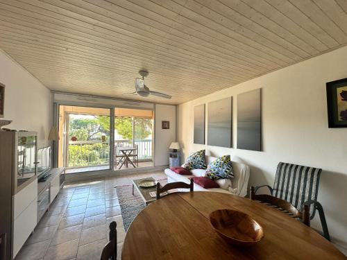HYELAN - Appartement climatisé pour 6 personnes avec piscine sur le port d'Hyères