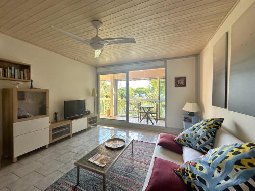 HYELAN - Appartement climatisé pour 6 personnes avec piscine sur le port d'Hyères